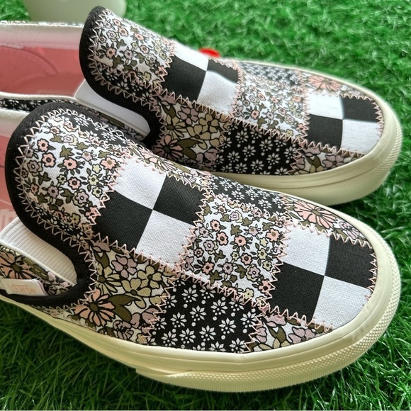 💫Vans Classic Slip On Patchwork Floral SEND OFFERS - Picture 9 of 10